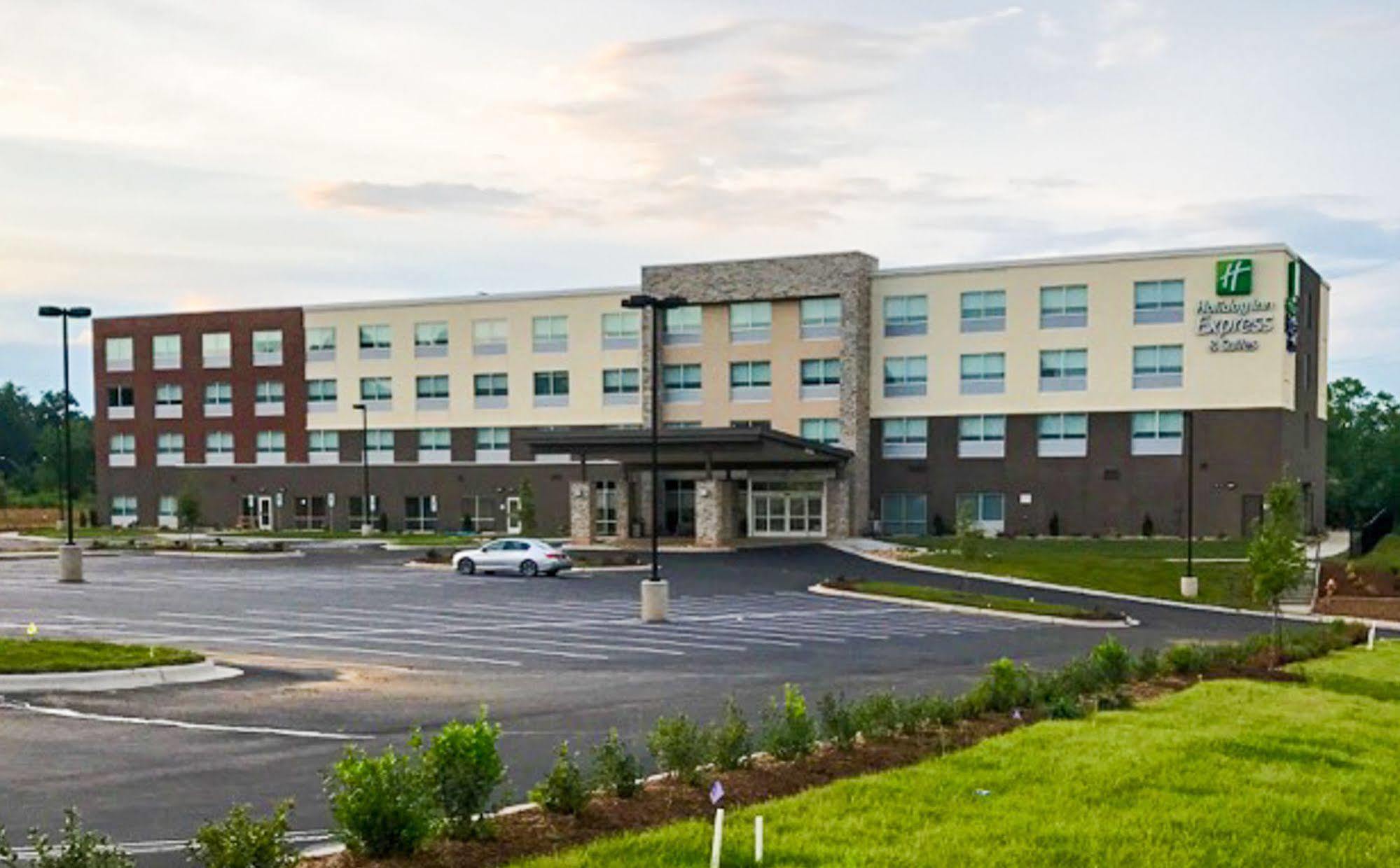 Holiday Inn Express & Suites - Charlotte Ne - University Area By Ihg Exterior photo
