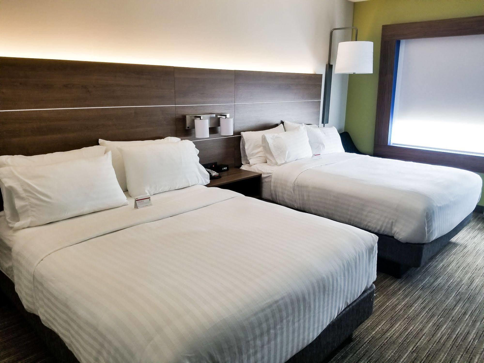 Holiday Inn Express & Suites - Charlotte Ne - University Area By Ihg Exterior photo