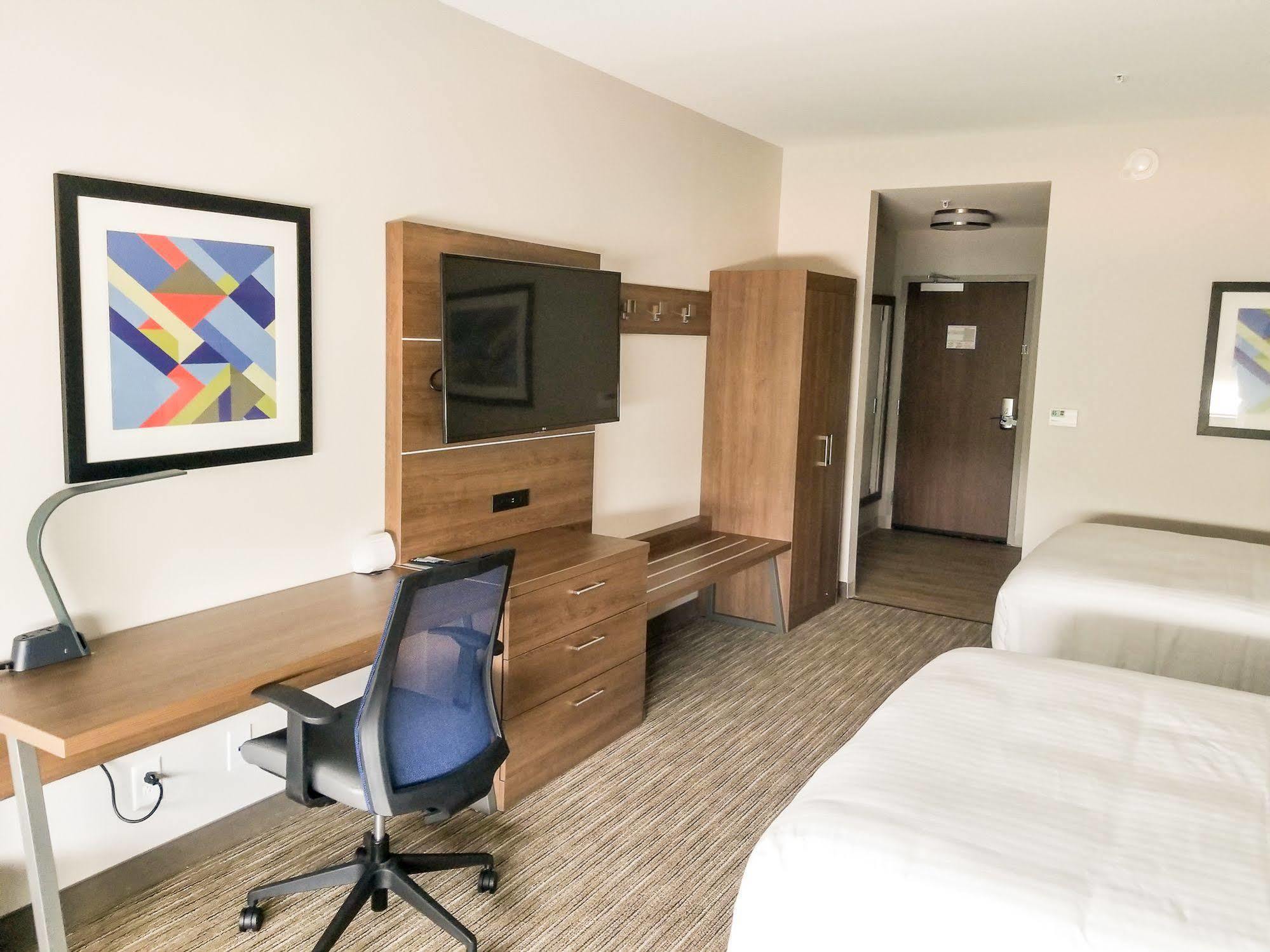 Holiday Inn Express & Suites - Charlotte Ne - University Area By Ihg Exterior photo