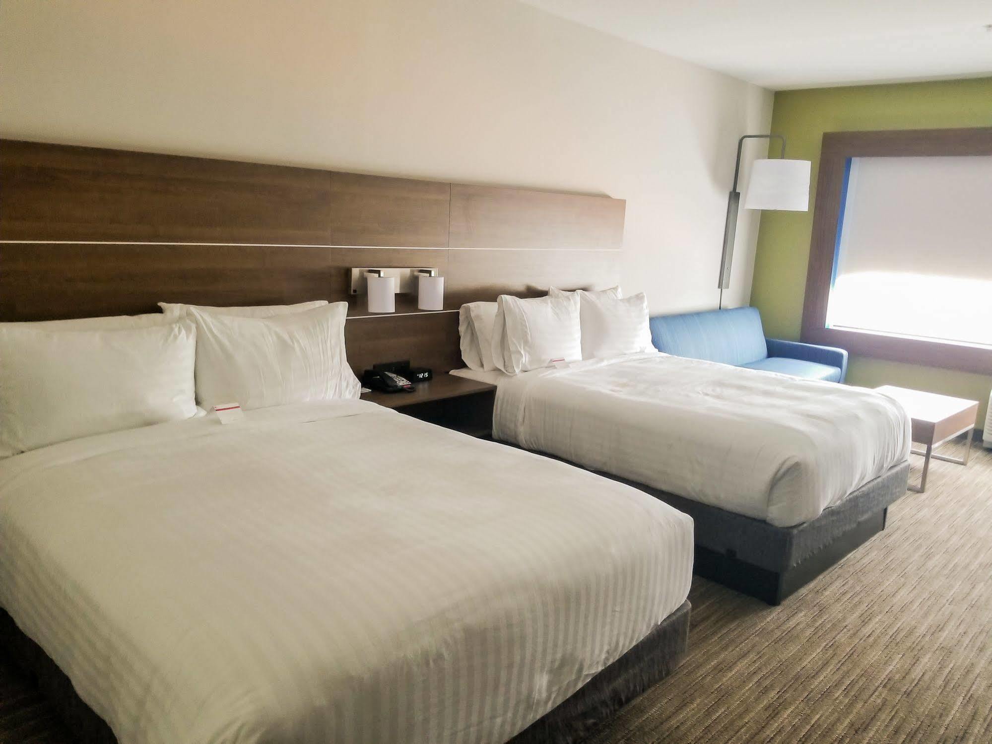 Holiday Inn Express & Suites - Charlotte Ne - University Area By Ihg Exterior photo