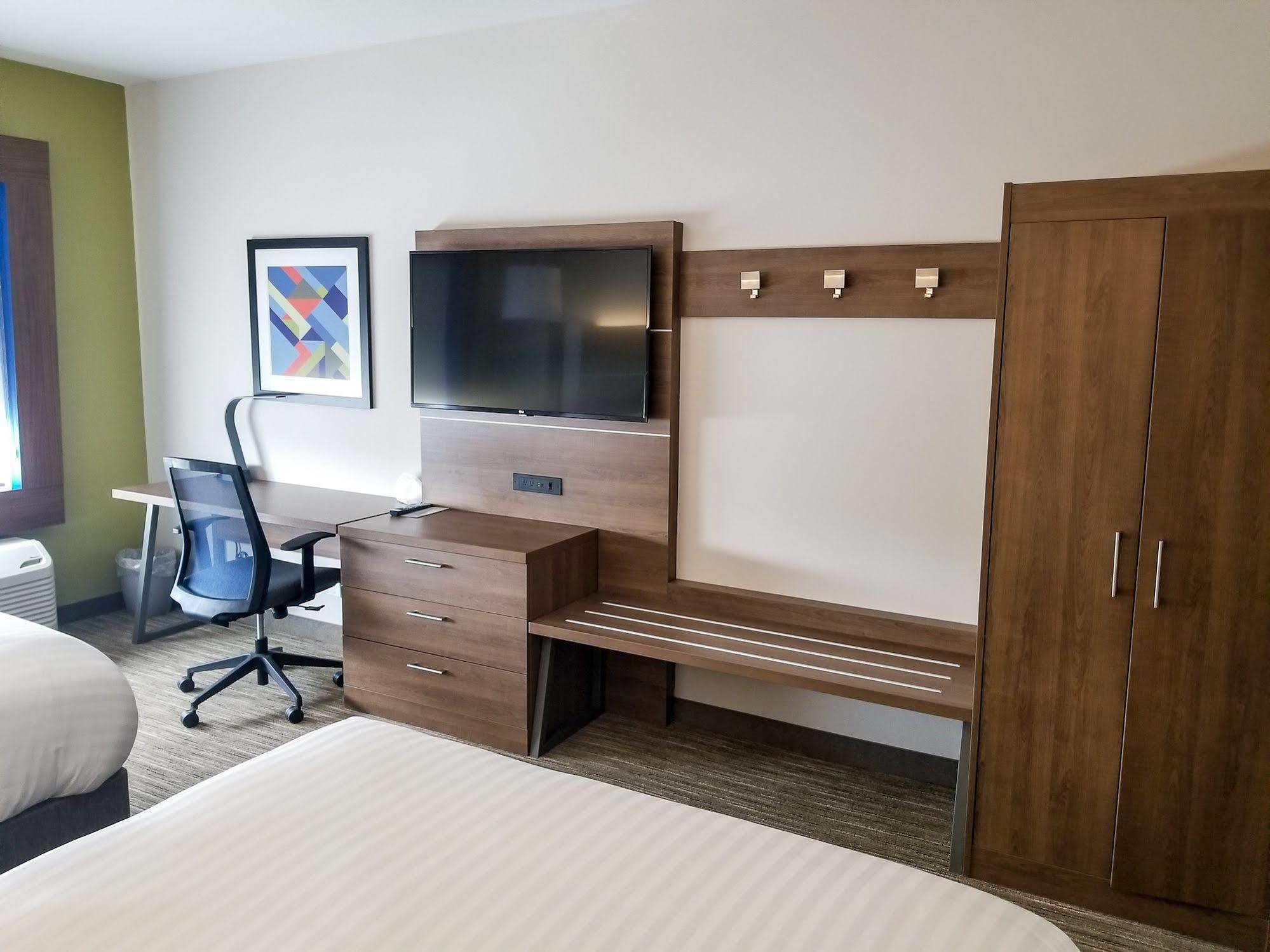 Holiday Inn Express & Suites - Charlotte Ne - University Area By Ihg Exterior photo