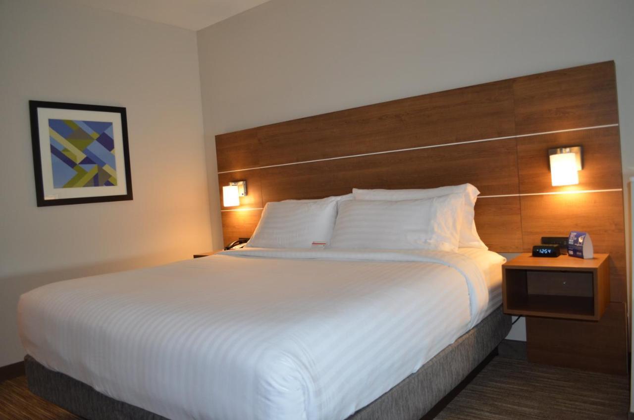 Holiday Inn Express & Suites - Charlotte Ne - University Area By Ihg Exterior photo