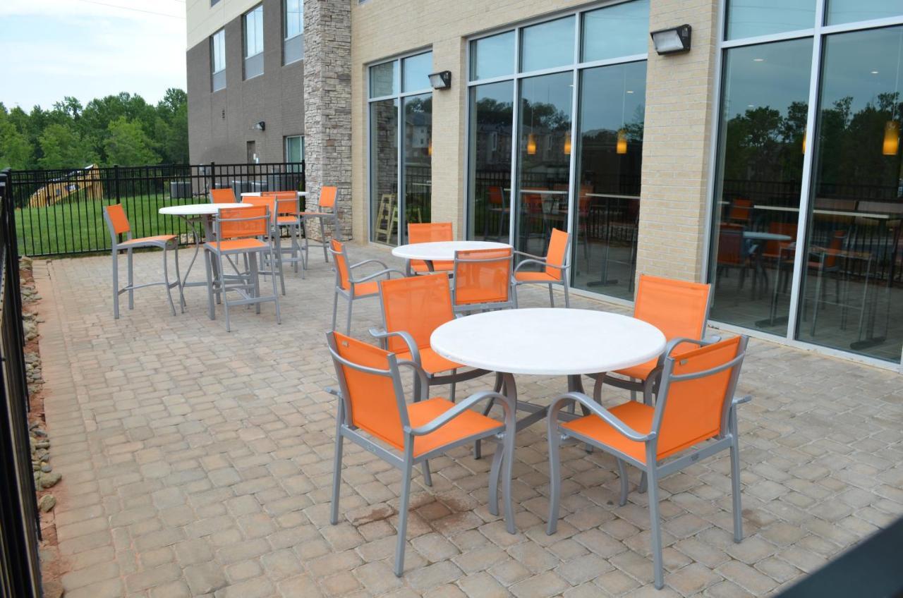 Holiday Inn Express & Suites - Charlotte Ne - University Area By Ihg Exterior photo