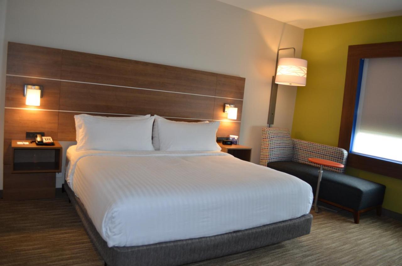 Holiday Inn Express & Suites - Charlotte Ne - University Area By Ihg Exterior photo