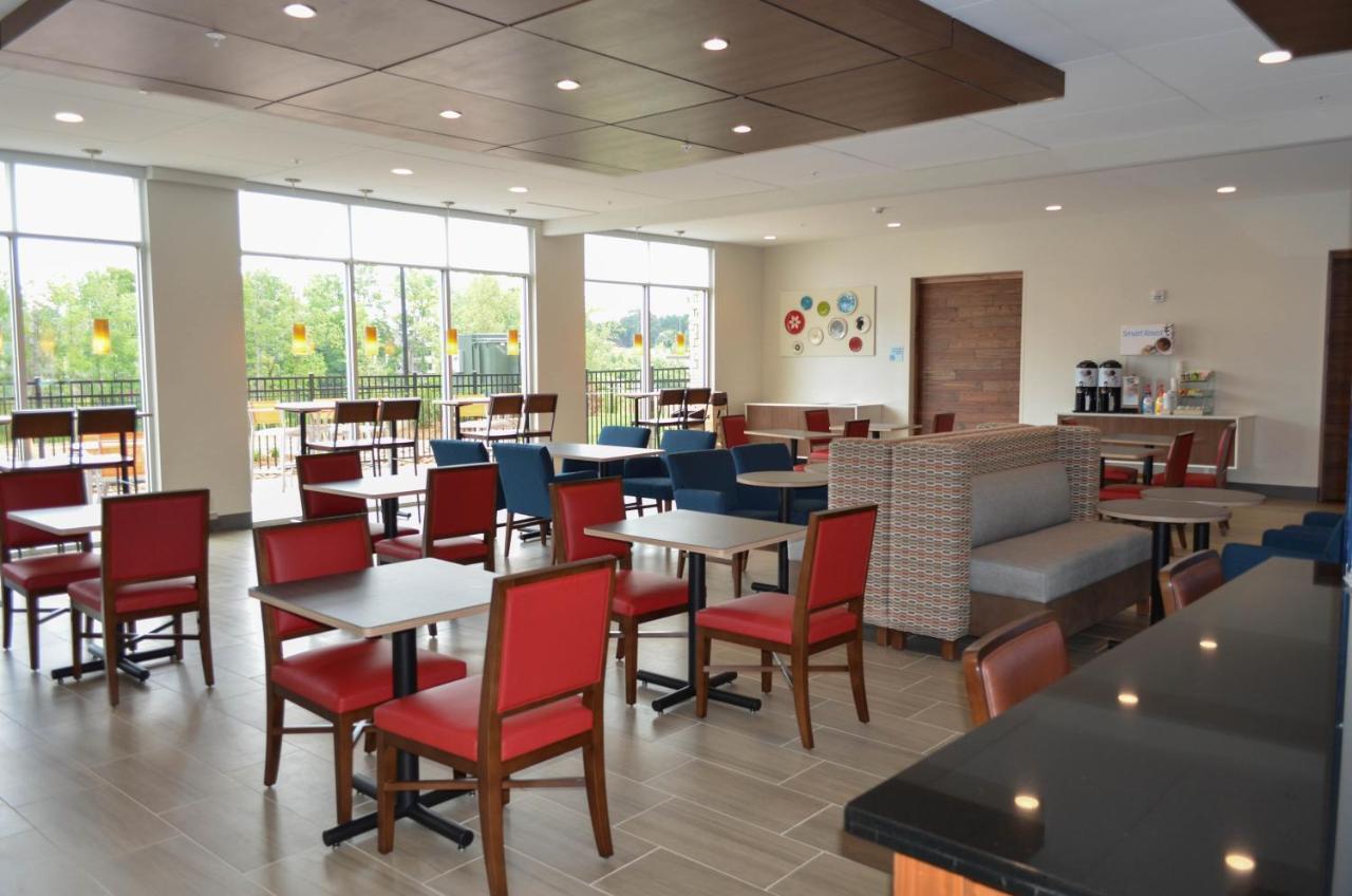 Holiday Inn Express & Suites - Charlotte Ne - University Area By Ihg Exterior photo